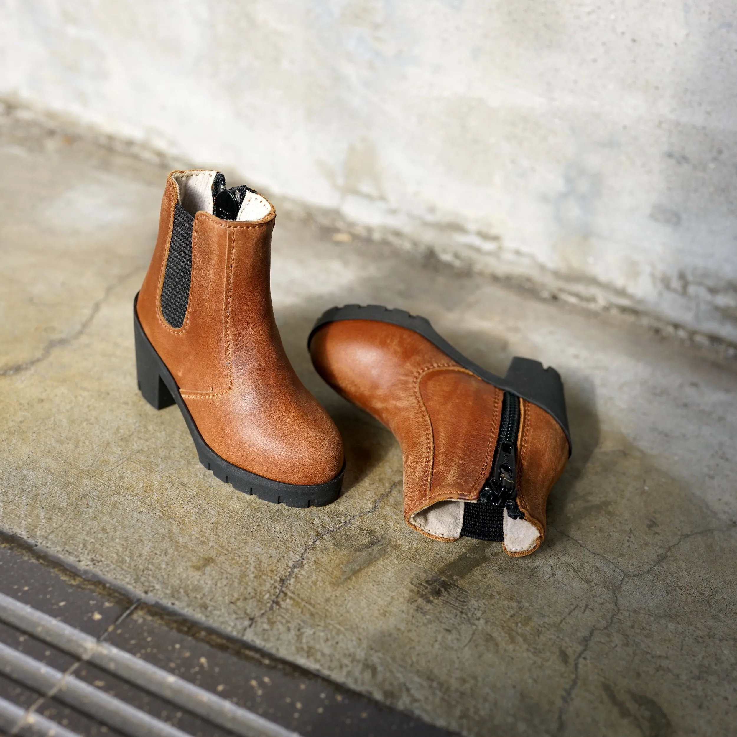 Chelsea Boots (Brown)