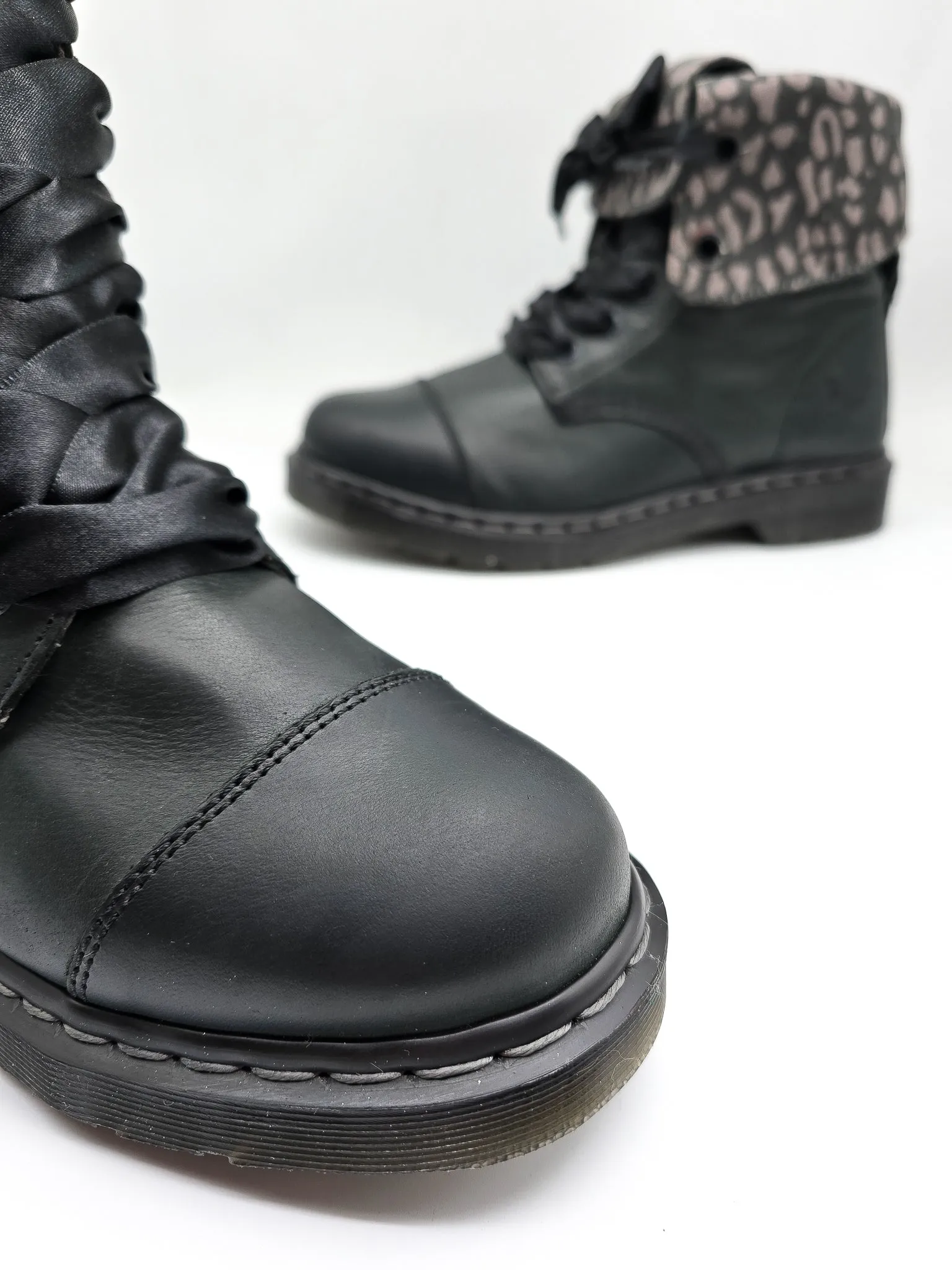 DR. MARTENS AIMILITA BLACK MIRAGE LEOPARD