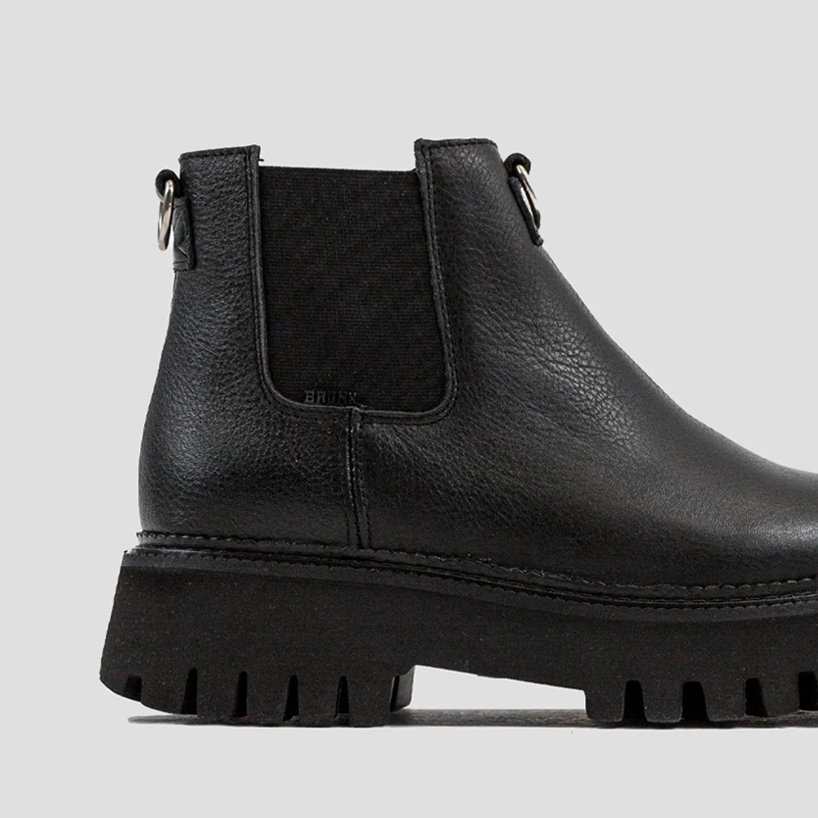 Groovy Chelsea Low Black Boots